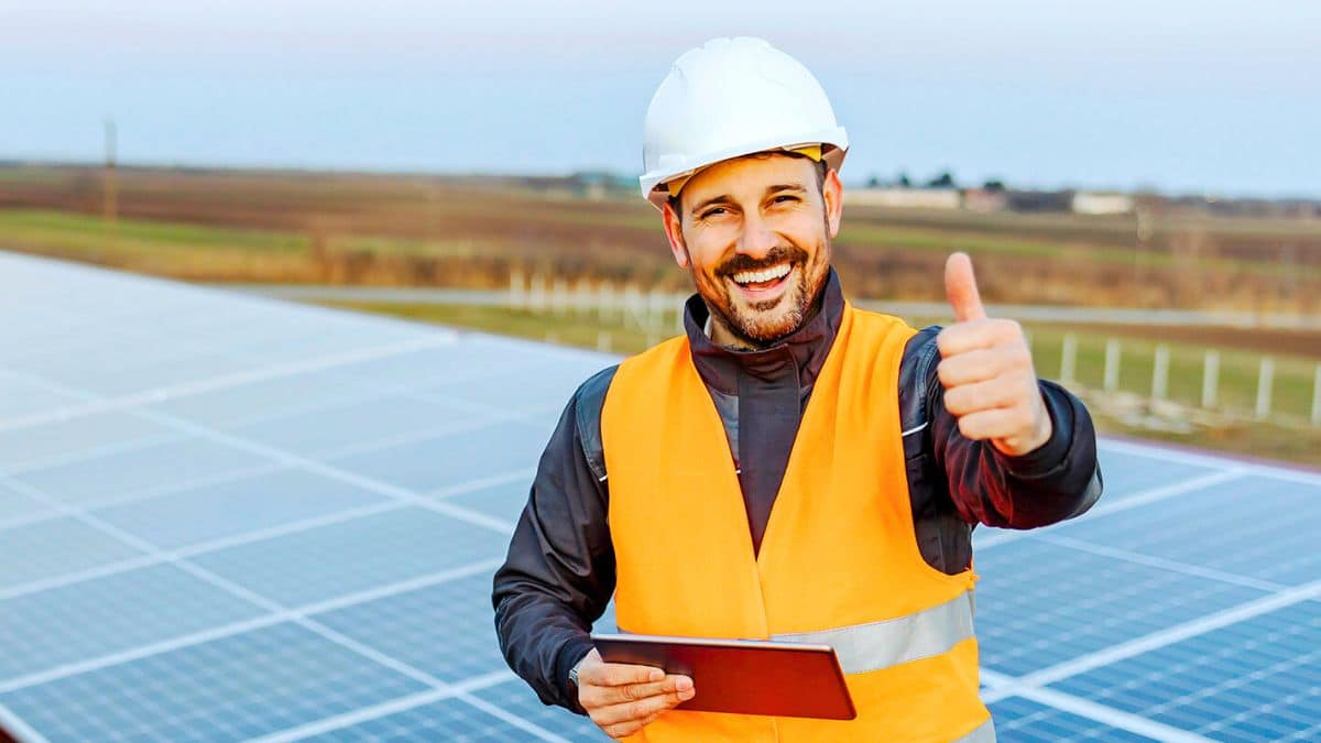 découvrez les avantages et inconvénients du suivi de panneaux solaires. optimisez votre production d'énergie renouvelable et apprenez comment le suivi peut améliorer l'efficacité de vos installations solaires. informez-vous sur les aspects techniques et économiques pour faire le meilleur choix.