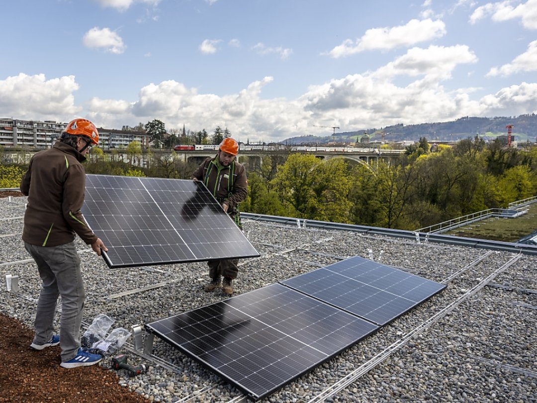 découvrez les toits suisses électriques, une fusion parfaite entre innovation et durabilité, offrant des solutions énergétiques intelligentes pour les habitations modernes en suisse. transformez votre espace avec une technologie respectueuse de l'environnement.