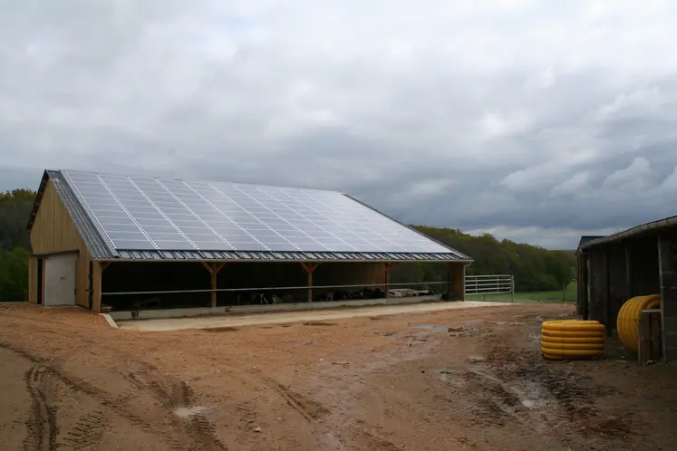découvrez notre projet innovant de la tour de 22 étages dotée de panneaux solaires, alliant modernité architecturale et développement durable. plongez au cœur d'une construction écoresponsable qui contribue à la préservation de l'environnement tout en offrant un cadre de vie exceptionnel.