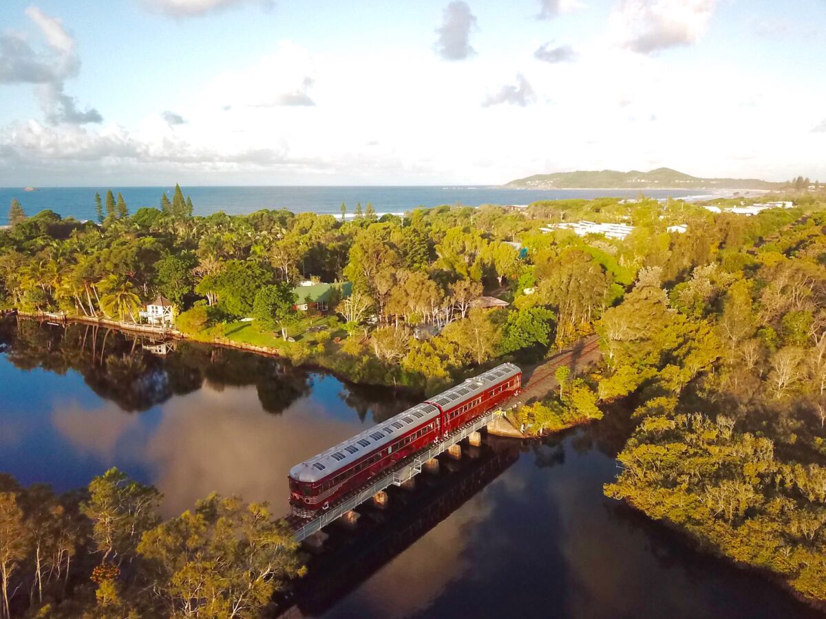 découvrez le train solaire en inde, une innovation écologique qui révolutionne le transport ferroviaire. explorez comment cette initiative contribue à la durabilité et à la réduction de l'empreinte carbone tout en permettant aux voyageurs de découvrir les magnifiques paysages indiens.