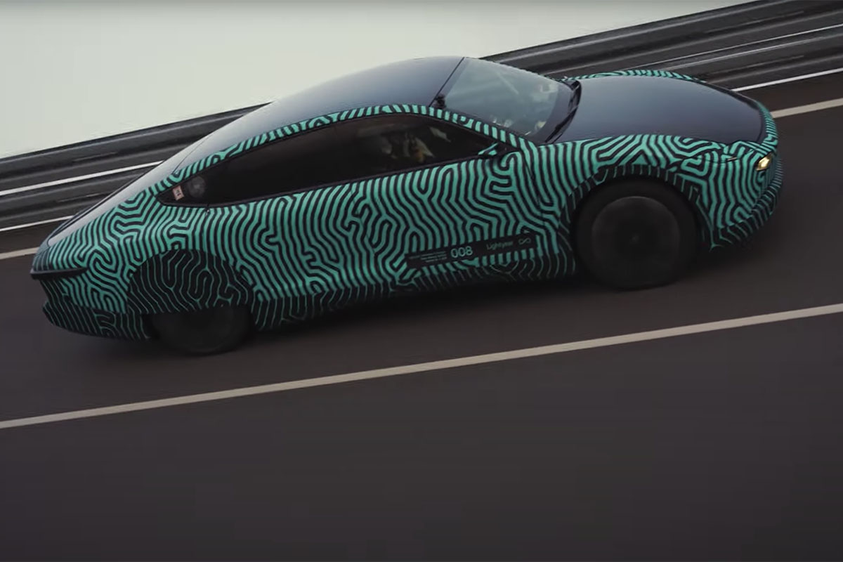 découvrez la voiture solaire, un véhicule innovant et écologique alliant performance et respect de l'environnement. explorez ses avantages, son fonctionnement et son impact sur notre planète.