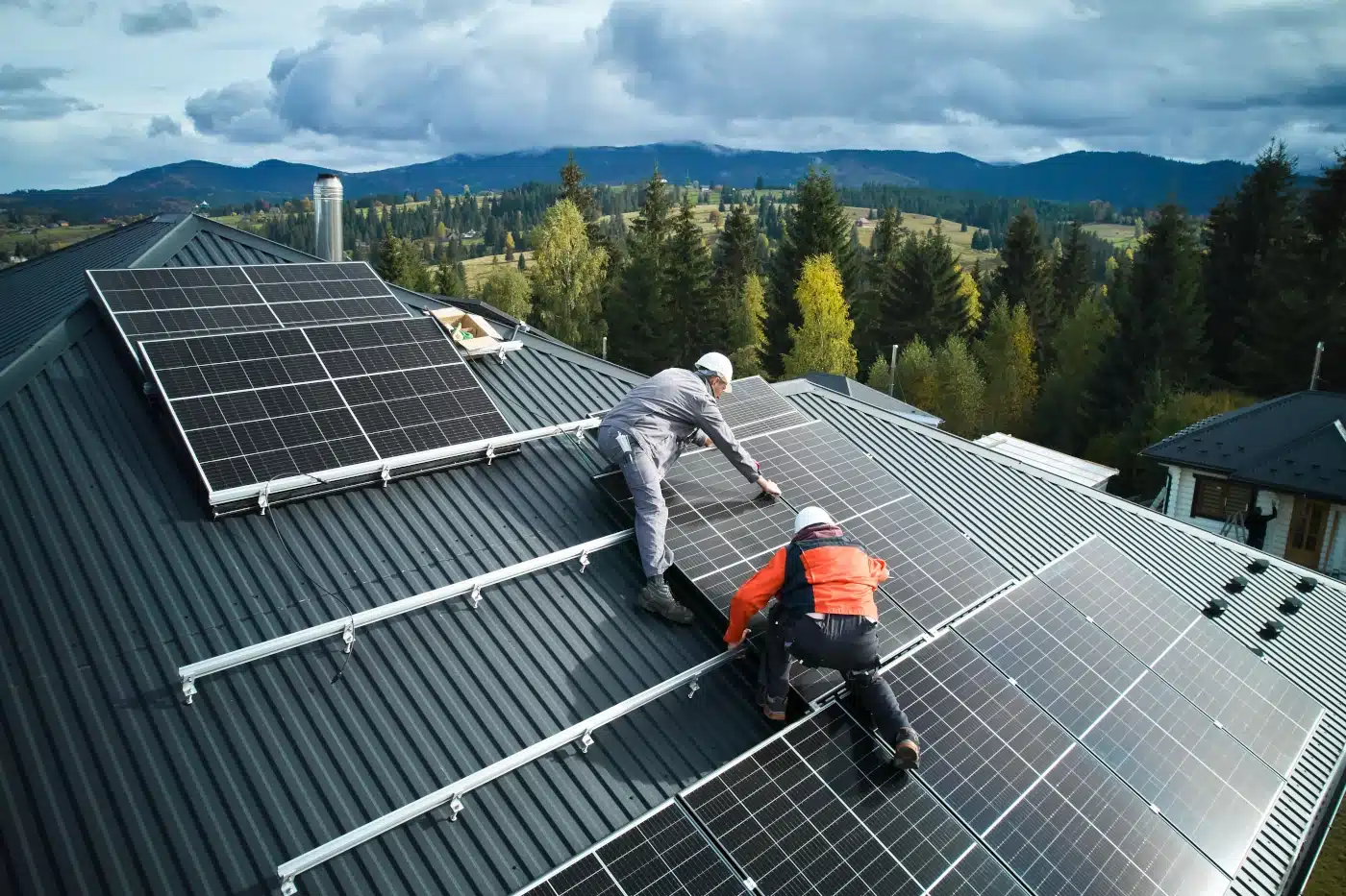 d&eacute;couvrez les nouvelles aides pour l'&eacute;nergie solaire en 2025. profitez des subventions et incitations gouvernementales pour rendre votre transition &eacute;nerg&eacute;tique plus accessible et &eacute;conomique. informez-vous sur les dispositifs disponibles et optimisez votre investissement dans les &eacute;nergies renouvelables.
