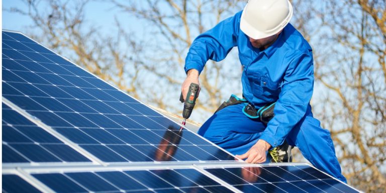 découvrez les aides et subventions disponibles pour l'installation de panneaux solaires en 2025. profitez de conseils pratiques pour maximiser vos économies et contribuer à la transition énergétique.