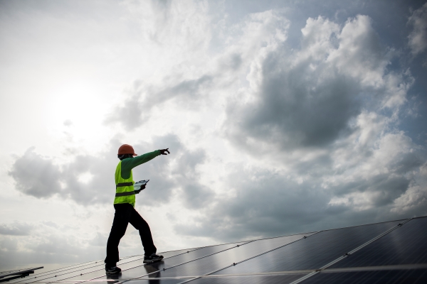 découvrez comment choisir le bon installateur de panneaux solaires pour maximiser l'efficacité et la durabilité de votre installation. apprenez les critères à considérer, les questions à poser et les erreurs à éviter pour faire le meilleur choix.