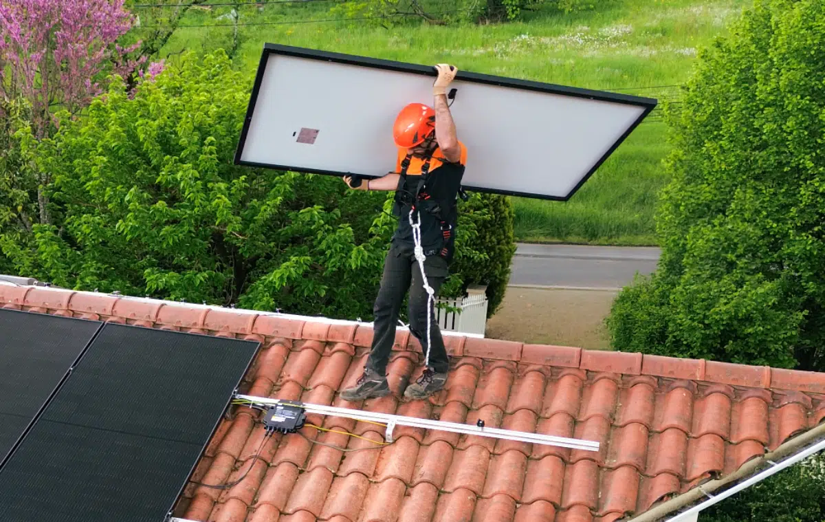 découvrez comment choisir le bon installateur de panneaux solaires pour votre maison. comparez les offres, vérifiez les certifications et garantissez une installation de qualité pour maximiser l'efficacité de votre système photovoltaïque.