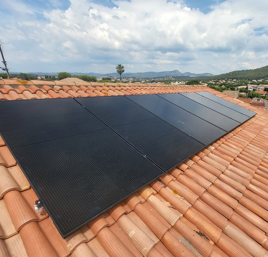 découvrez comment choisir le meilleur installateur de panneaux solaires pour votre projet. comparez les offres, vérifiez les qualifications, et assurez-vous d'avoir un expert pour installer vos panneaux photovoltaïques dans les règles de l'art.