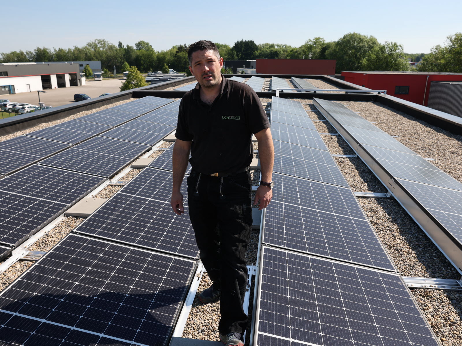 découvrez comment le design des panneaux solaires allie esthétique et efficacité. explorez les dernières innovations pour intégrer harmonieusement l'énergie solaire dans votre habitation tout en réduisant votre empreinte carbone.