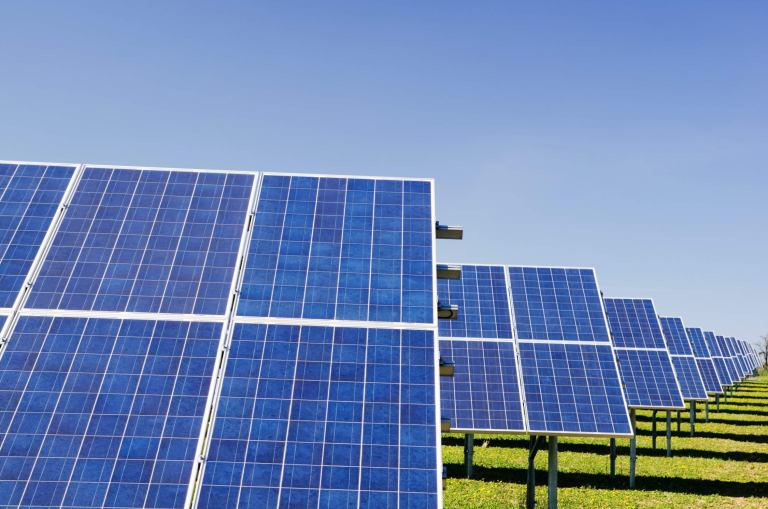 découvrez comment devenir un professionnel dans le domaine des panneaux solaires. suivez nos conseils et formations pour maîtriser les techniques d'installation, d'entretien et de vente de systèmes photovoltaïques, et engagez-vous dans la transition énergétique.