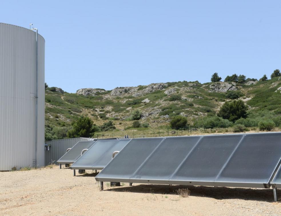 découvrez notre dispositif solaire innovant conçu pour purifier l'eau potable. écologique et efficace, il utilise l'énergie solaire pour assurer un accès à une eau claire et saine, où que vous soyez. parfait pour les zones rurales et les situations d'urgence.
