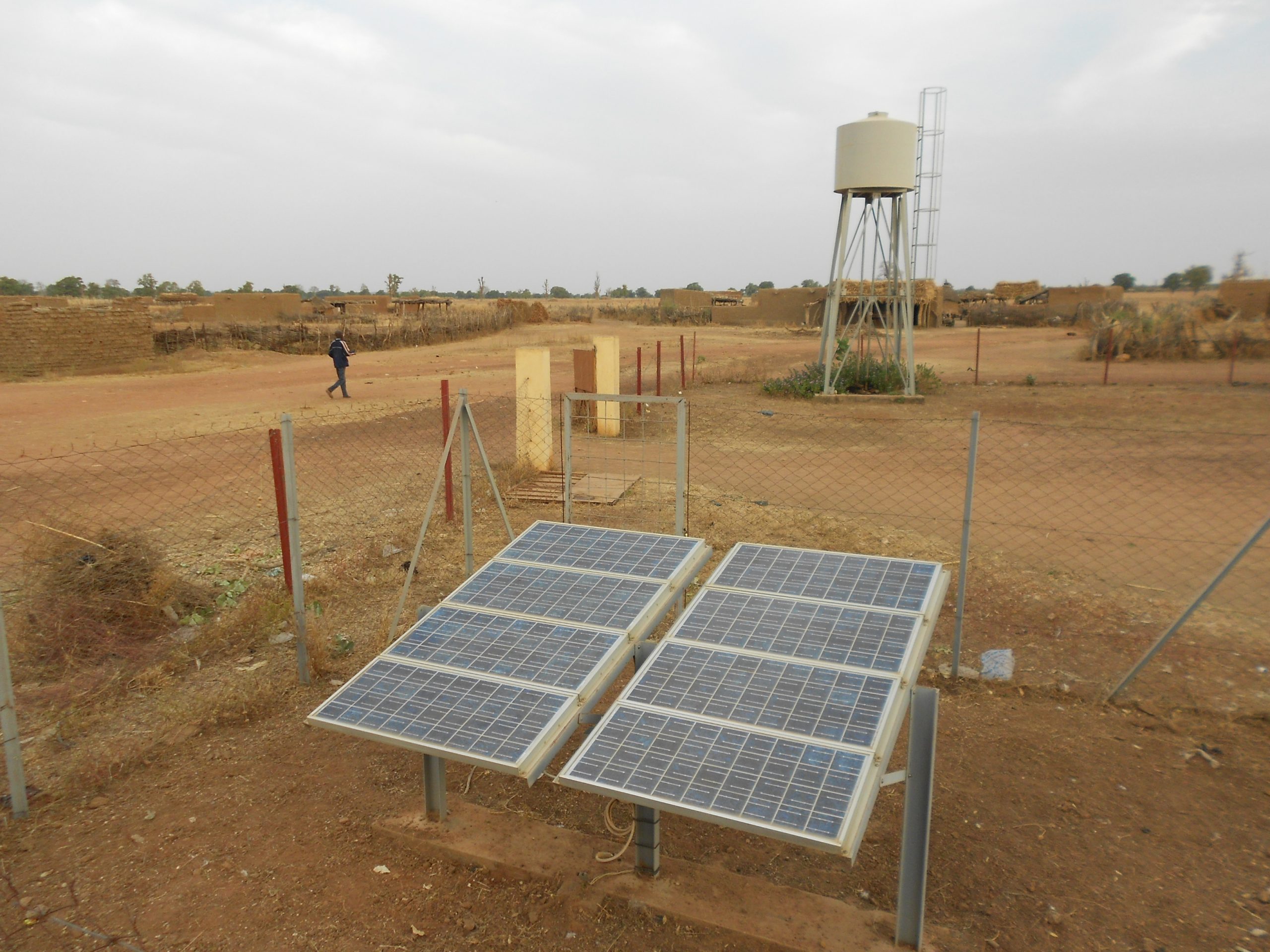découvrez notre dispositif solaire innovant pour la purification de l'eau potable. idéal pour les zones reculées, ce système écologique transforme l'eau non potable en une source sûre et saine, tout en préservant l'environnement. profitez d'une solution durable pour accéder à de l'eau propre, où que vous soyez.