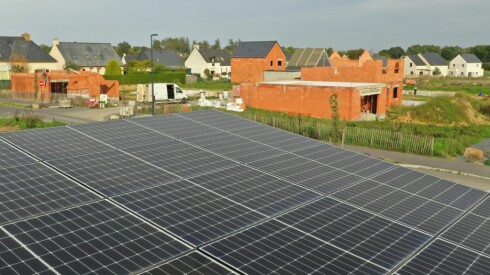 découvrez comment notre école américaine intégrant l'énergie solaire améliore l'enseignement grâce à des augmentations pour les enseignants. un engagement vers une éducation durable et une meilleure rémunération pour nos éducateurs.