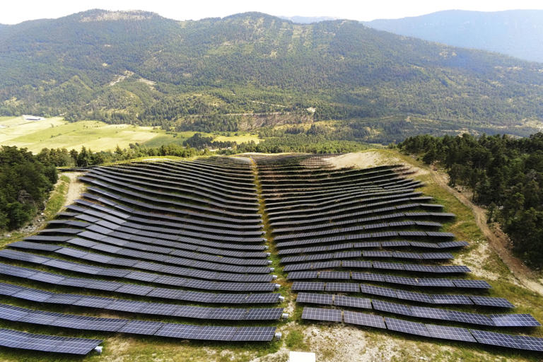 d&eacute;couvrez les derni&egrave;res tendances et innovations de l'&eacute;nergie solaire en europe en juin. analyse des politiques, des projets en cours et des opportunit&eacute;s de d&eacute;veloppement durable dans le secteur solaire.
