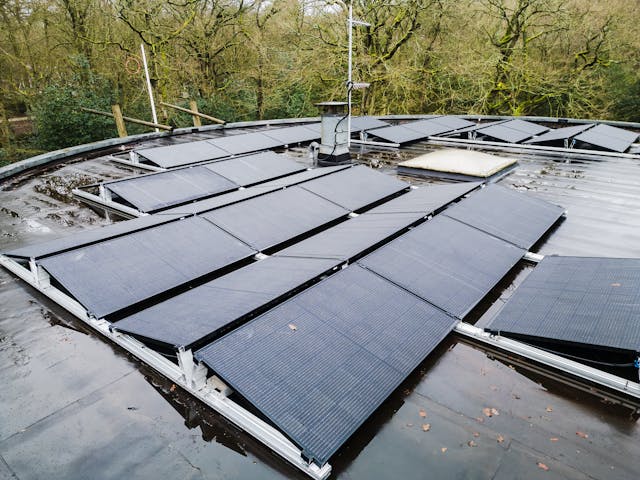 d&eacute;couvrez les meilleures pratiques et innovations en mati&egrave;re d'&eacute;tanch&eacute;it&eacute; pour panneaux photovolta&iuml;ques en 2025. assurez la durabilit&eacute; et l'efficacit&eacute; de votre installation solaire avec nos conseils d'experts.