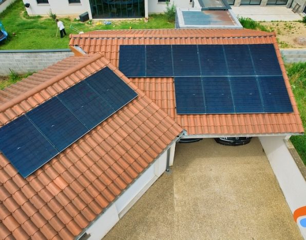 d&eacute;couvrez les diff&eacute;rentes options de financement pour l'installation de panneaux solaires. profitez de subventions, de cr&eacute;dits d'imp&ocirc;t et de pr&ecirc;ts &agrave; taux r&eacute;duit pour r&eacute;duire votre investissement initial et faire un choix &eacute;co-responsable pour votre &eacute;nergie.