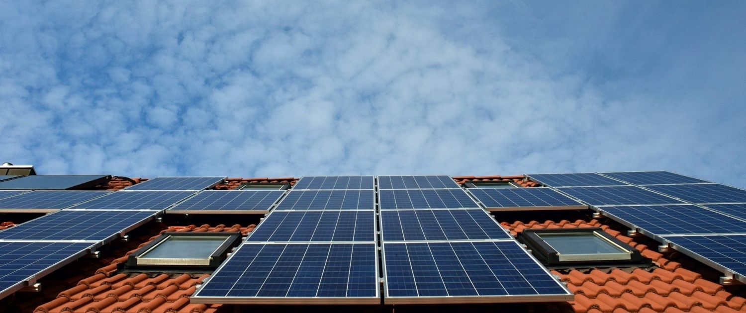 découvrez notre guide complet sur l'énergie solaire, conçu pour vous aider à comprendre les enjeux, les avantages et les étapes pour installer des panneaux solaires chez vous. transformez votre maison en une source d'énergie renouvelable et réduisez votre facture d'électricité !