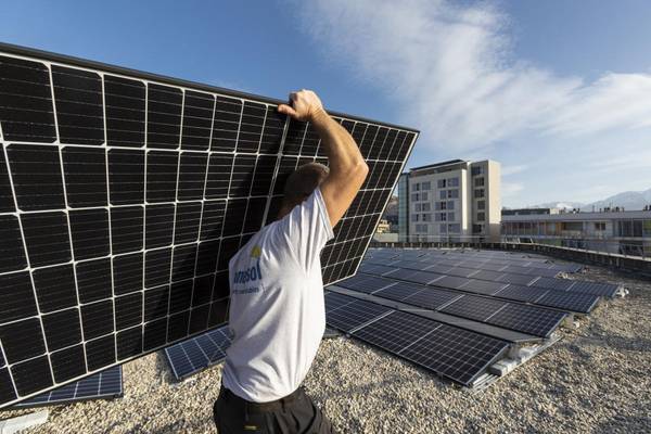 découvrez comment les politiques influencent le développement et l'adoption des panneaux solaires. analyse des mesures gouvernementales, des incitations fiscales et de leur impact sur l'avenir des énergies renouvelables.