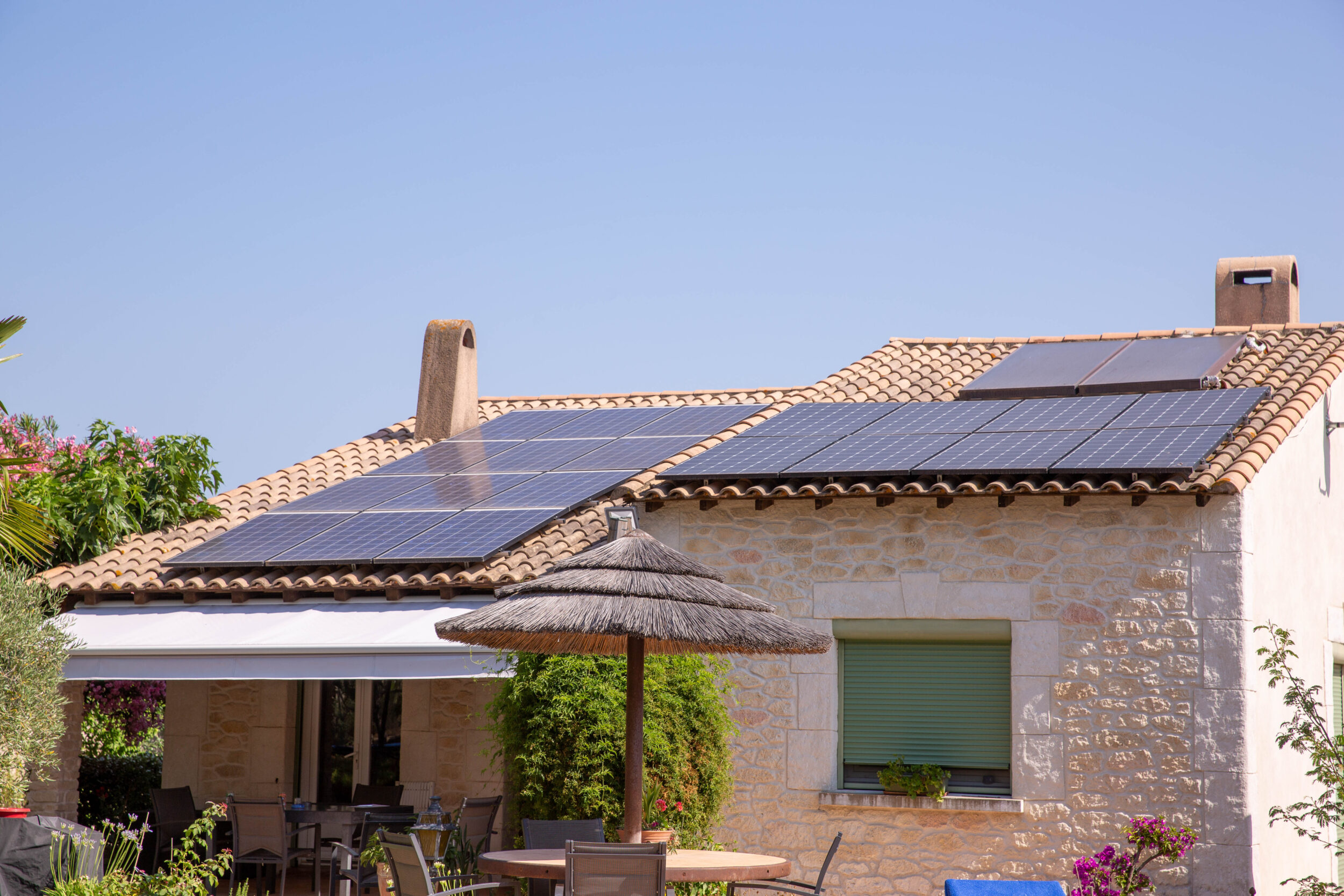 d&eacute;couvrez les aides disponibles pour l'installation de panneaux solaires en 2025. profitez des subventions et des incitations financi&egrave;res pour rendre votre projet solaire plus accessible et contribuer &agrave; une &eacute;nergie durable.