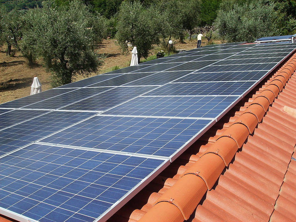 découvrez comment les panneaux solaires peuvent transformer votre investissement en énergie renouvelable en une source de rentabilité. informez-vous sur les économies potentielles, les subventions disponibles et les bénéfices écologiques tout en maximisant votre retour sur investissement. optez pour une énergie durable et profitable dès aujourd'hui !