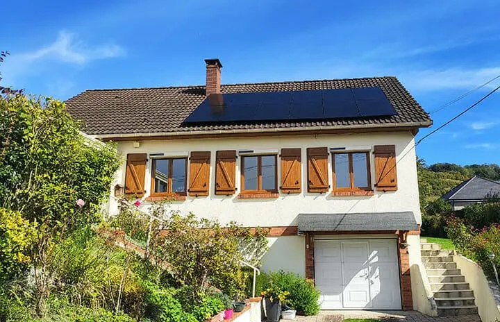 découvrez nos panneaux solaires sur mesure, conçus pour s'adapter parfaitement à vos besoins énergétiques. optez pour une solution durable et efficace qui maximisera votre production d'énergie solaire tout en respectant l'esthétique de votre propriété.