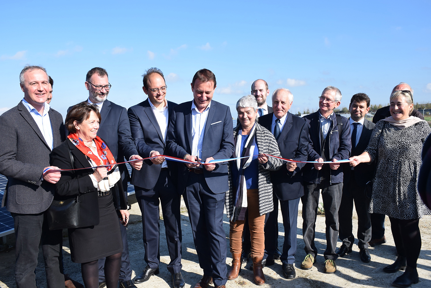 découvrez comment les partenariats public-privé dans le domaine de l'énergie solaire favorisent l'innovation, la durabilité et un avenir énergétique plus vert. explorez les avantages, les projets réussis et les opportunités de collaboration pour maximiser l'impact de l'énergie solaire.