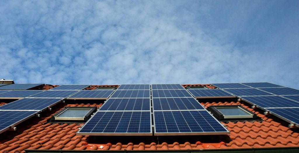 découvrez les vérités derrière les préjugés sur les panneaux solaires. démystifiez les idées reçues, explorez les avantages réels de cette énergie renouvelable et informez-vous sur son impact positif pour l'environnement et votre portefeuille.