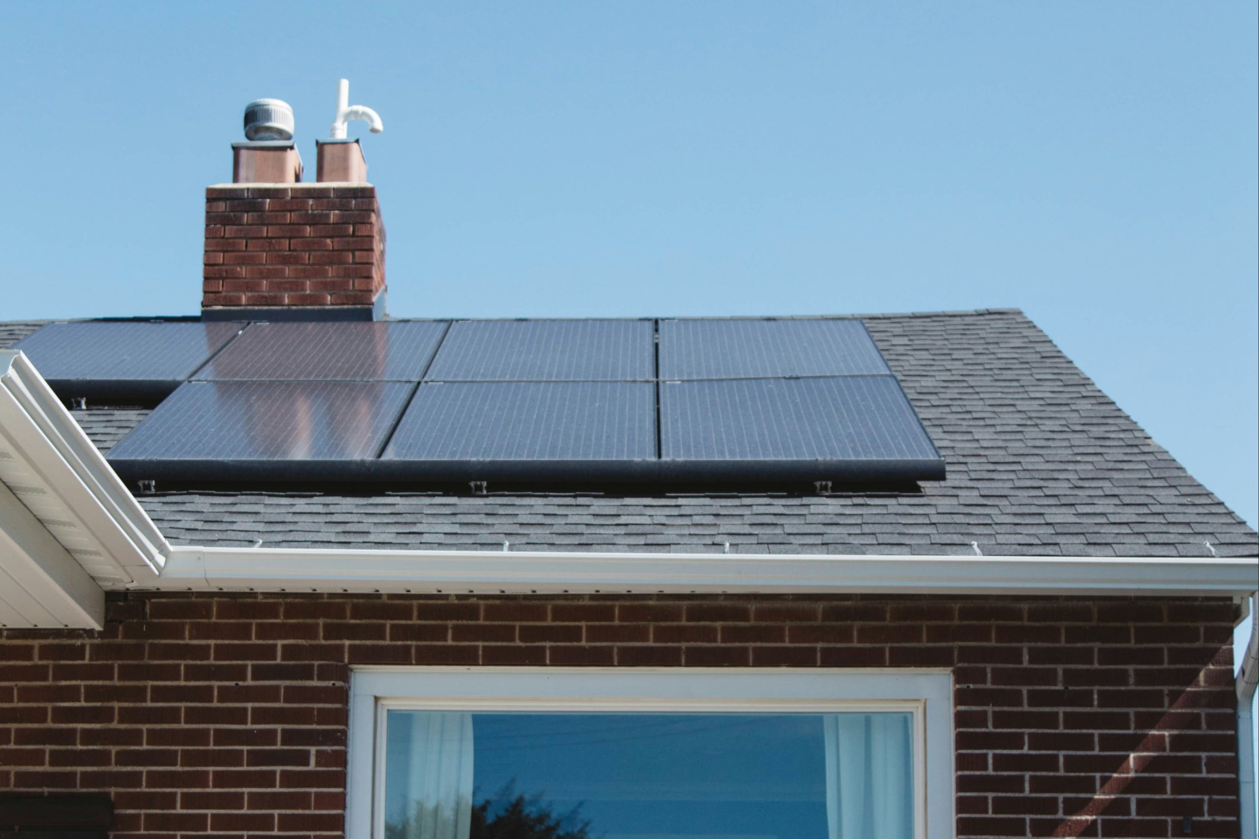 découvrez les idées reçues sur les panneaux solaires et démystifiez les préjugés qui entourent cette source d'énergie renouvelable. informez-vous sur les avantages, l'efficacité et la rentabilité des panneaux solaires pour un avenir plus durable.