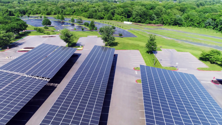 découvrez comment la rentabilité de l'énergie solaire devrait évoluer d'ici 2025. analyse des tendances du marché, des innovations technologiques et des politiques incitatives qui rendent l'énergie solaire de plus en plus accessible et profitable.