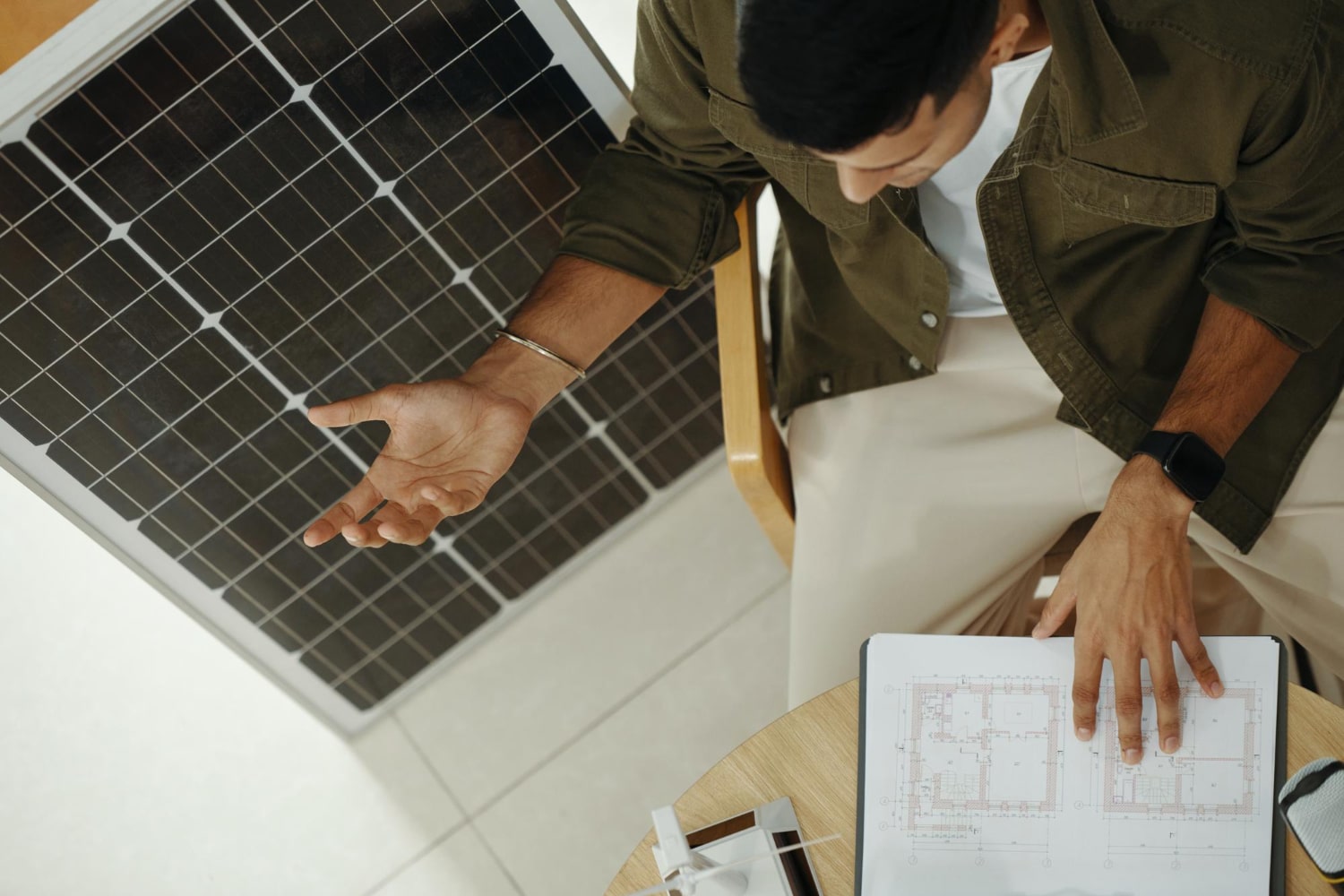 d&eacute;couvrez notre service client d&eacute;di&eacute; aux panneaux solaires en 2025. nous vous accompagnons pour r&eacute;pondre &agrave; toutes vos questions, vous aider dans l'installation et l'entretien de vos &eacute;quipements solaires, et vous garantir une satisfaction optimale tout au long de votre exp&eacute;rience.
