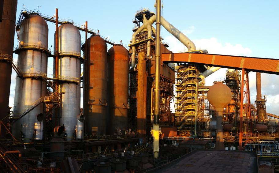 découvrez comment arcelormittal intègre l'énergie solaire dans ses processus industriels pour favoriser la transition énergétique et réduire son empreinte carbone.