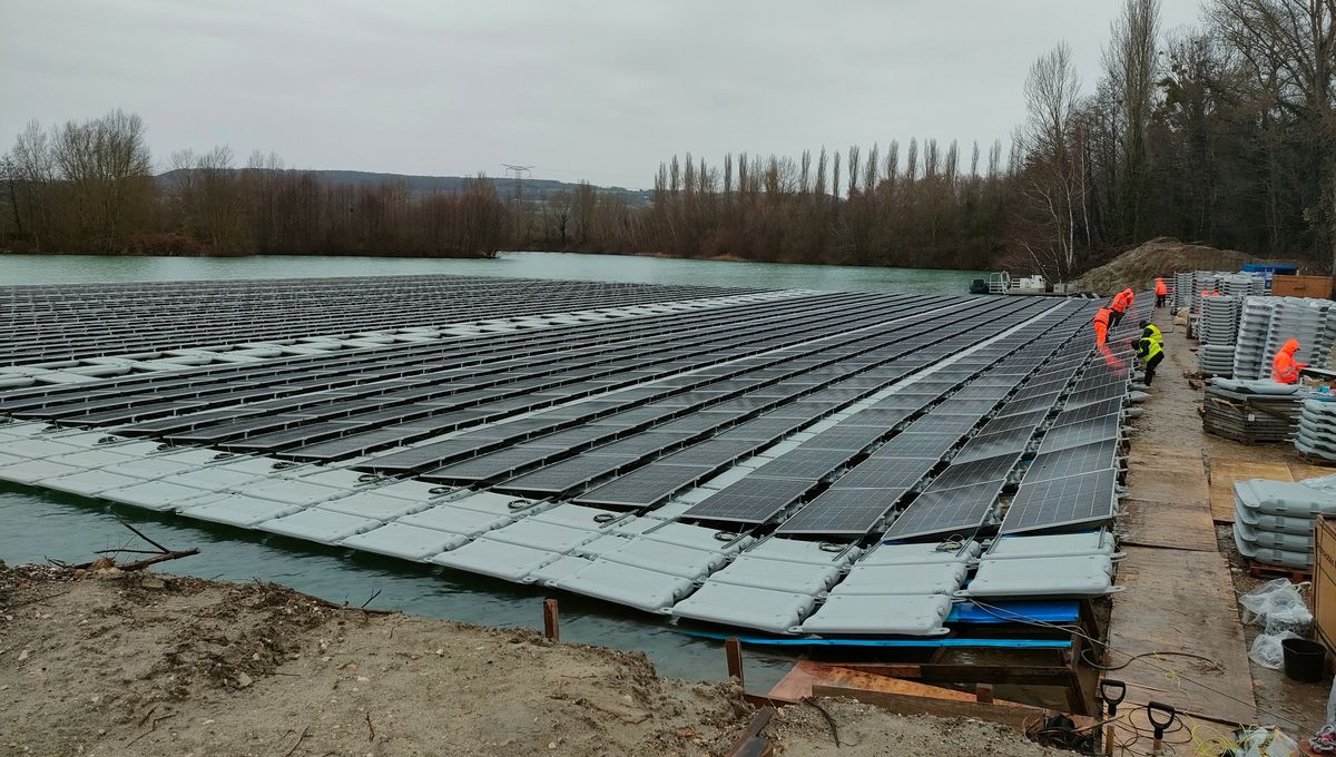 découvrez comment les panneaux solaires flottants révolutionnent la production d'énergie renouvelable en france. solutions innovantes, avantages écologiques et performances pour un avenir plus vert.