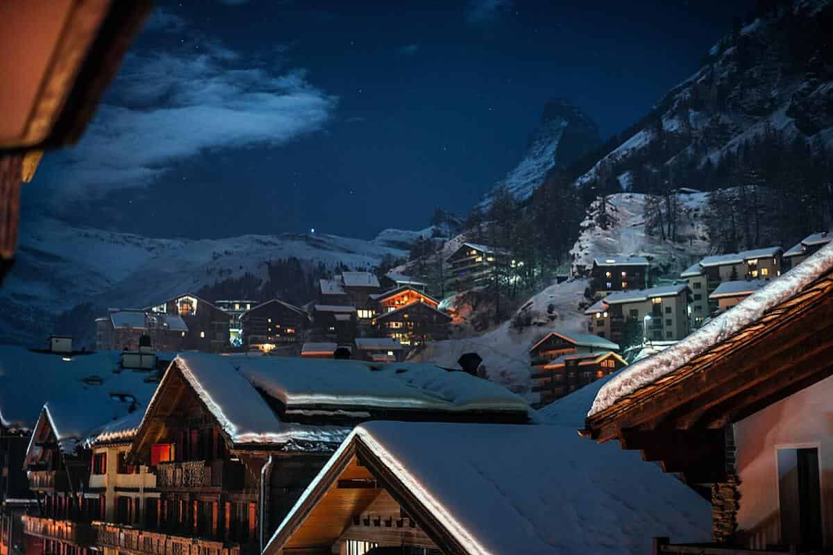découvrez comment les panneaux solaires fonctionnent en hiver, leurs performances par temps froid, et nos conseils pour optimiser leur rendement durant la saison hivernale.
