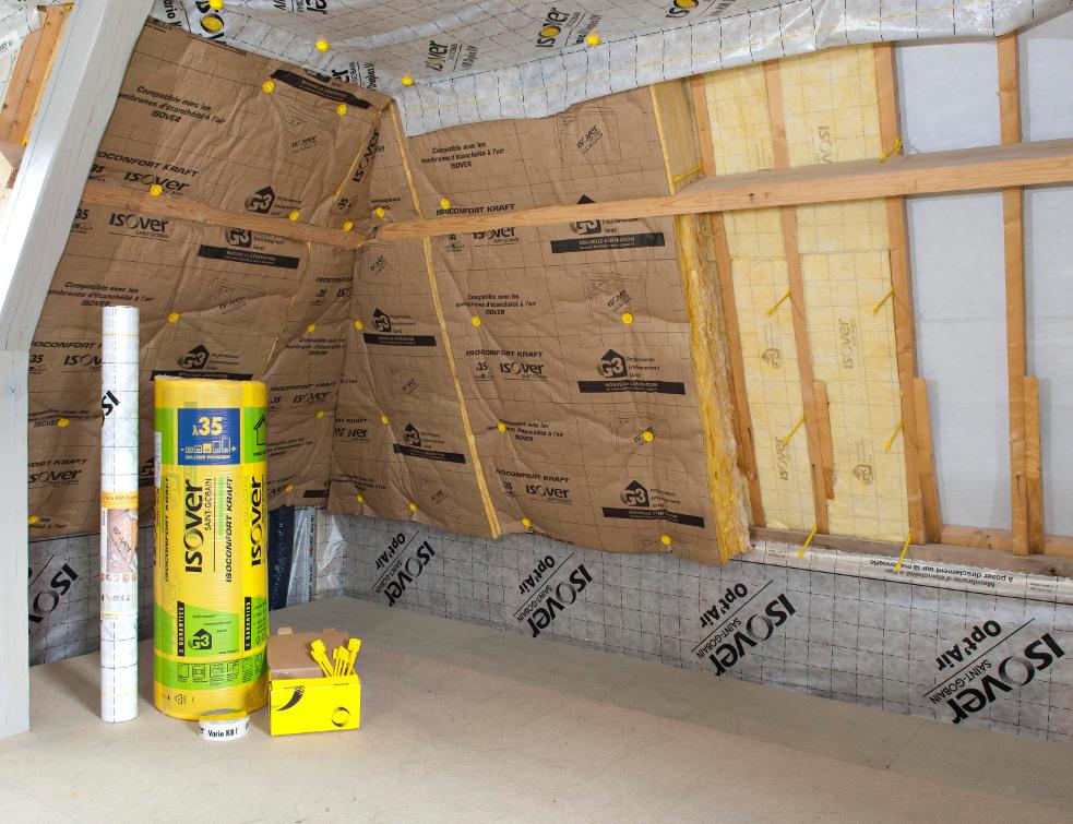 optimisez la rénovation de votre habitation avec btci : améliorez la charpente et l'isolation pour un confort et une performance énergétique accrus.